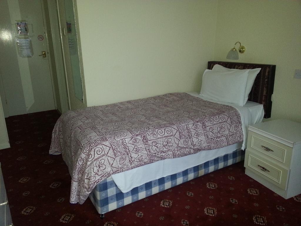 The Rams Lodge Манчестър Екстериор снимка